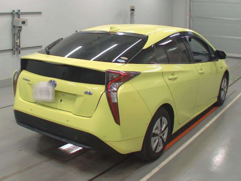 2016 Toyota Prius ZVW51[1]