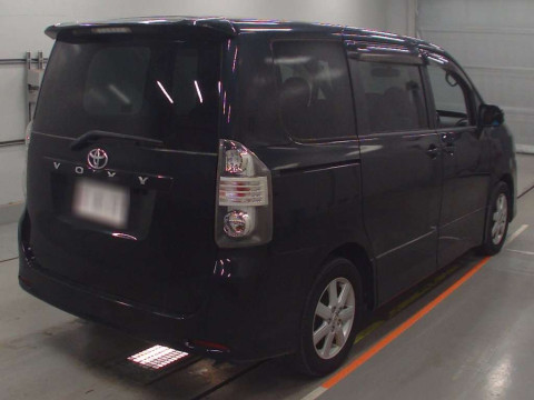 2007 Toyota Voxy ZRR70W[1]