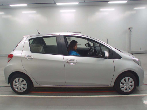 2014 Toyota Vitz KSP130[2]