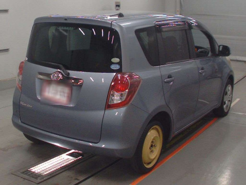 2010 Toyota Ractis SCP100[1]