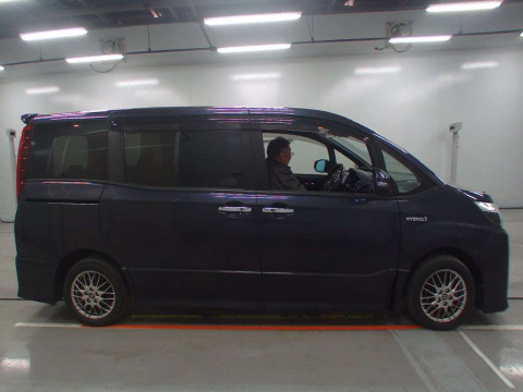 2016 Toyota Noah ZWR80W[2]