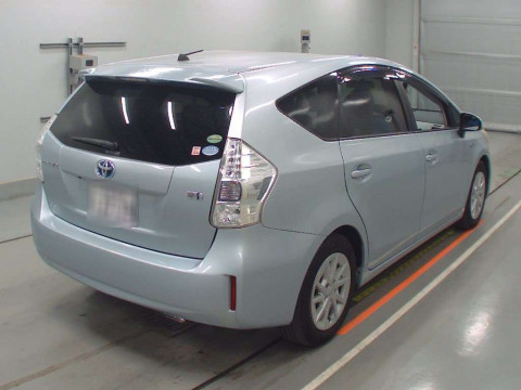 2012 Toyota Prius alpha ZVW41W[1]