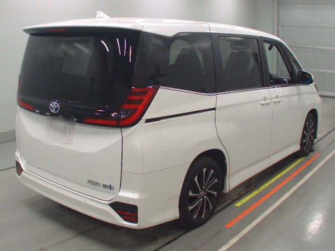 2022 Toyota Noah ZWR90W[1]