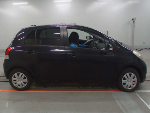 2010 Toyota Vitz KSP90[2]