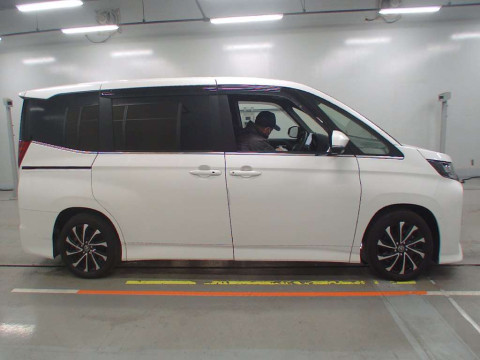 2023 Toyota Noah ZWR90W[2]