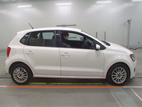 2014 Volkswagen Polo 6RCBZ[2]