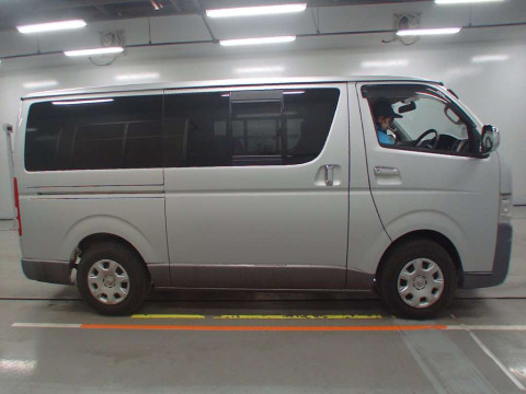 2005 Toyota Hiace Van KDH205V[2]