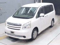 2010 Toyota Noah