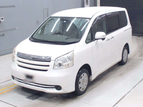 2010 Toyota Noah ZRR70G[0]