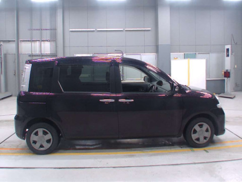 2012 Toyota Sienta NCP81G[2]