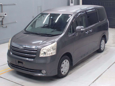 2010 Toyota Noah ZRR70G[0]