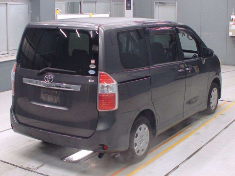 2010 Toyota Noah ZRR70G[1]