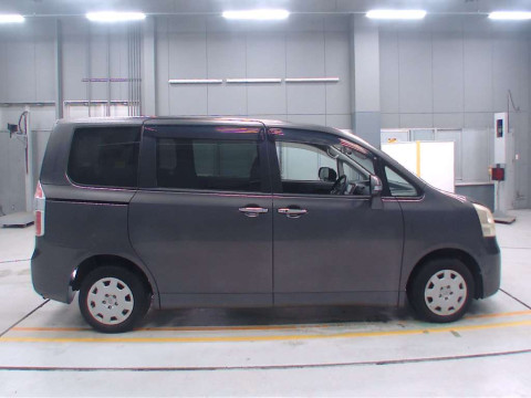 2010 Toyota Noah ZRR70G[2]