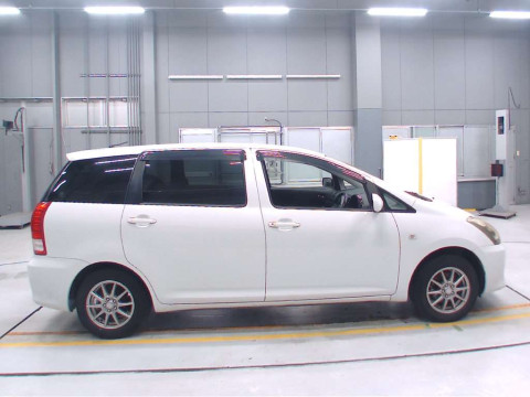 2006 Toyota Wish ZNE10G[2]