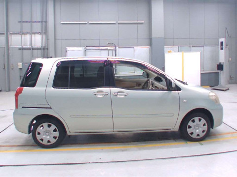 2008 Toyota Raum NCZ20[2]