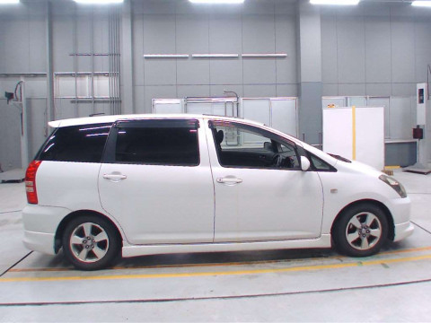 2003 Toyota Wish ZNE10G[2]