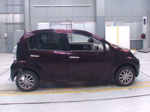 2010 Toyota Passo KGC30[2]