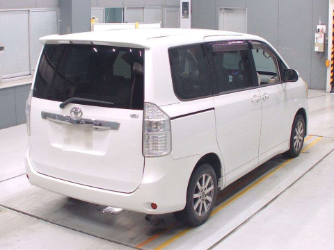 2008 Toyota Noah ZRR70G[1]