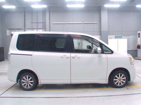 2008 Toyota Noah ZRR70G[2]