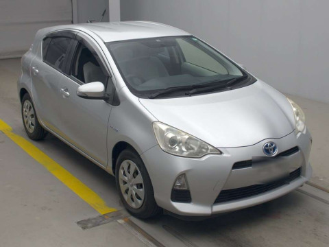 2012 Toyota Aqua NHP10[2]