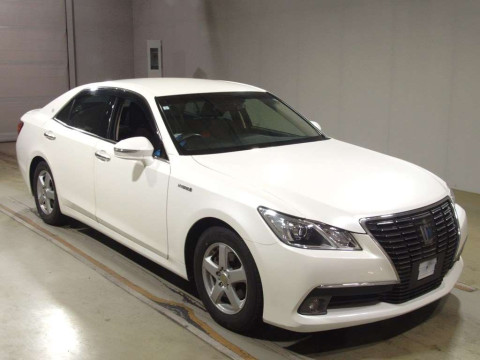 2013 Toyota Crown Hybrid AWS210[2]