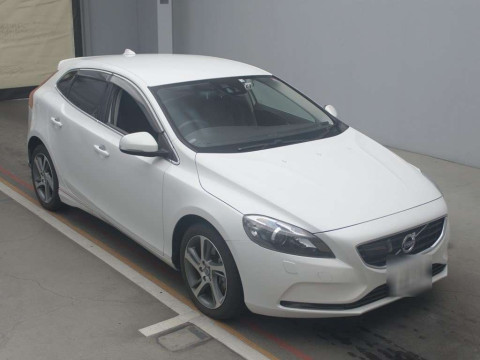 2016 Volvo V40 MD4204T[2]