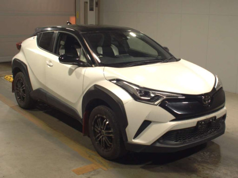 2019 Toyota C-HR NGX50[2]