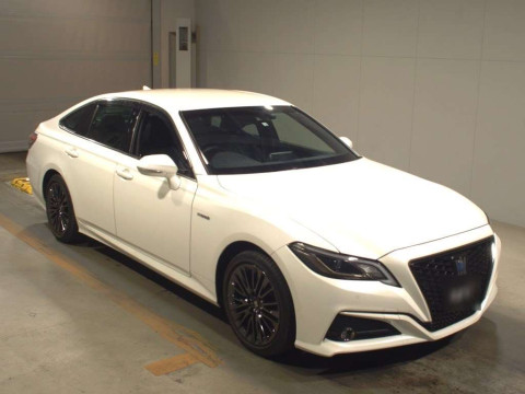 2020 Toyota Crown Hybrid AZSH20[2]