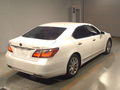 2010 Lexus LS UVF45[1]