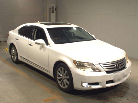 2010 Lexus LS UVF45[2]