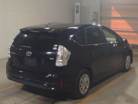 2012 Toyota Prius alpha ZVW41W[1]