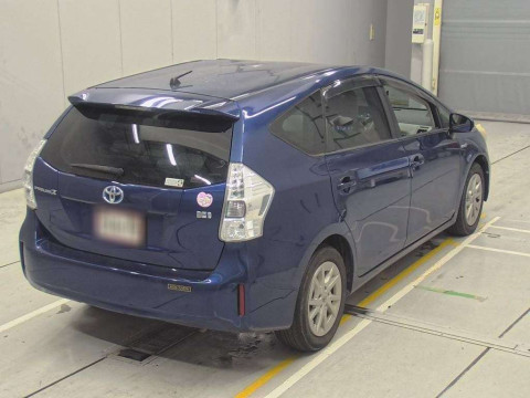 2011 Toyota Prius alpha ZVW40W[1]