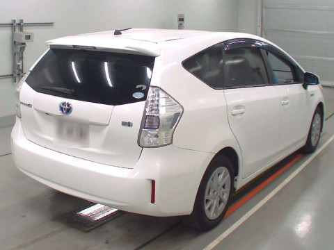 2012 Toyota Prius alpha ZVW41W[1]