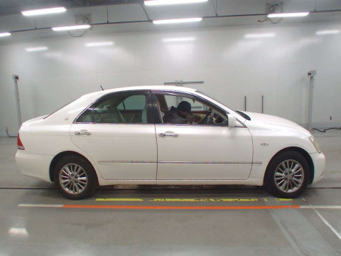 2005 Toyota Crown GRS180[2]