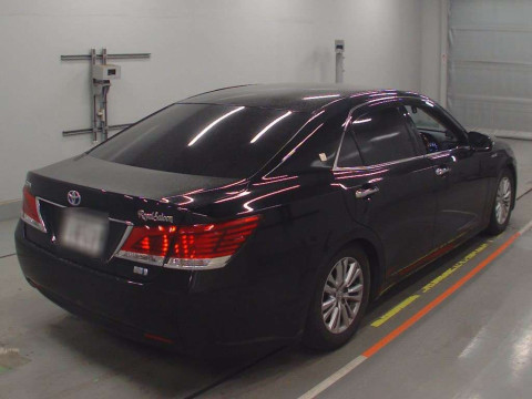 2013 Toyota Crown Hybrid AWS210[1]