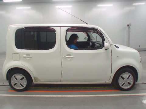 2011 Nissan Cube Z12[2]