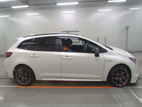 2019 Toyota Corolla Touring Wagon ZWE211W[2]