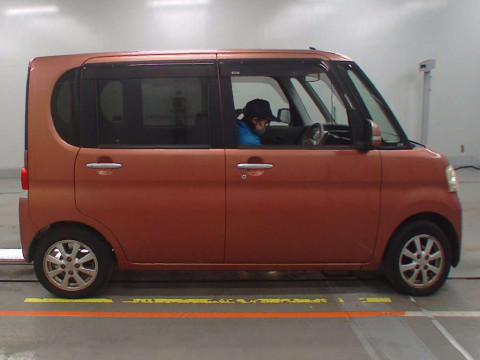 2010 Daihatsu Tanto L375S[2]