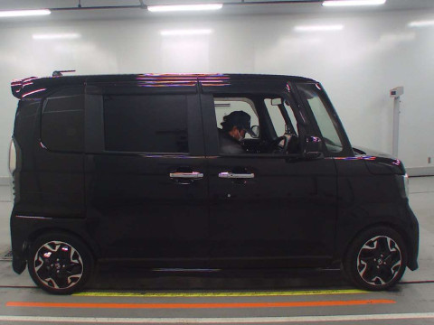 2017 Honda N-BOX CUSTOM JF3[2]