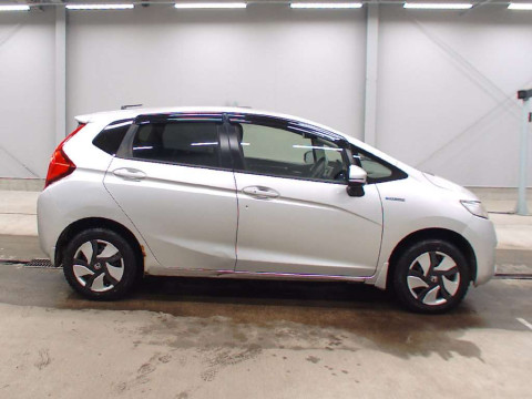 2014 Honda Fit Hybrid GP6[2]