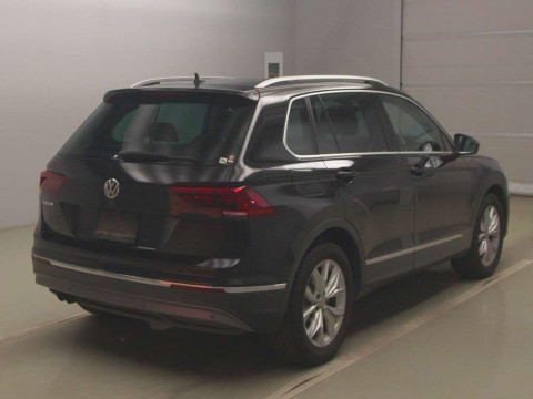 2018 Volkswagen Tiguan 5NCZE[1]