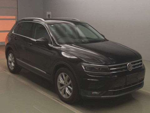 2018 Volkswagen Tiguan 5NCZE[2]