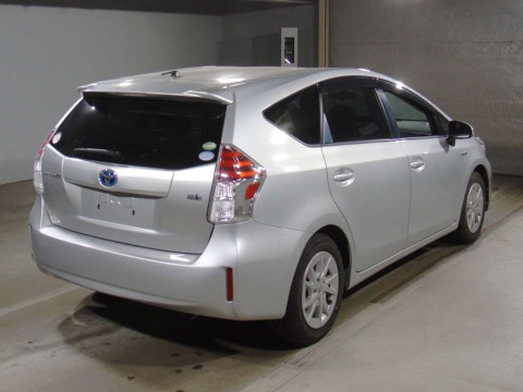 2015 Toyota Prius alpha ZVW40W[1]