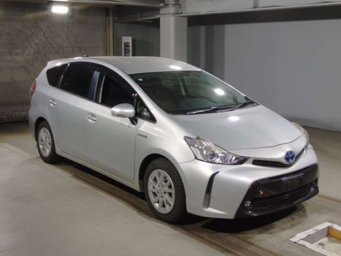 2015 Toyota Prius alpha ZVW40W[2]