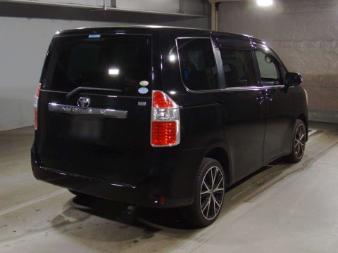 2010 Toyota Noah ZRR75G[1]