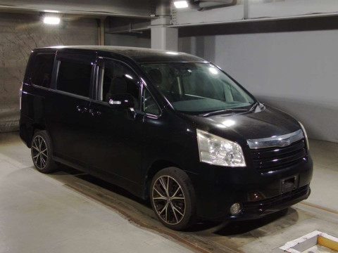 2010 Toyota Noah ZRR75G[2]