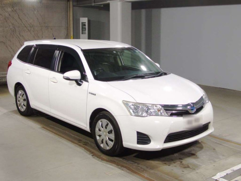 2013 Toyota Corolla Fielder NKE165G[2]