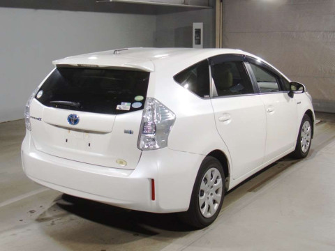 2012 Toyota Prius alpha ZVW41W[1]