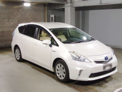 2012 Toyota Prius alpha ZVW41W[2]