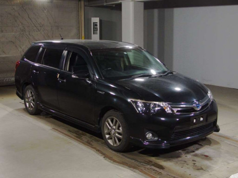 2014 Toyota Corolla Fielder NKE165G[2]